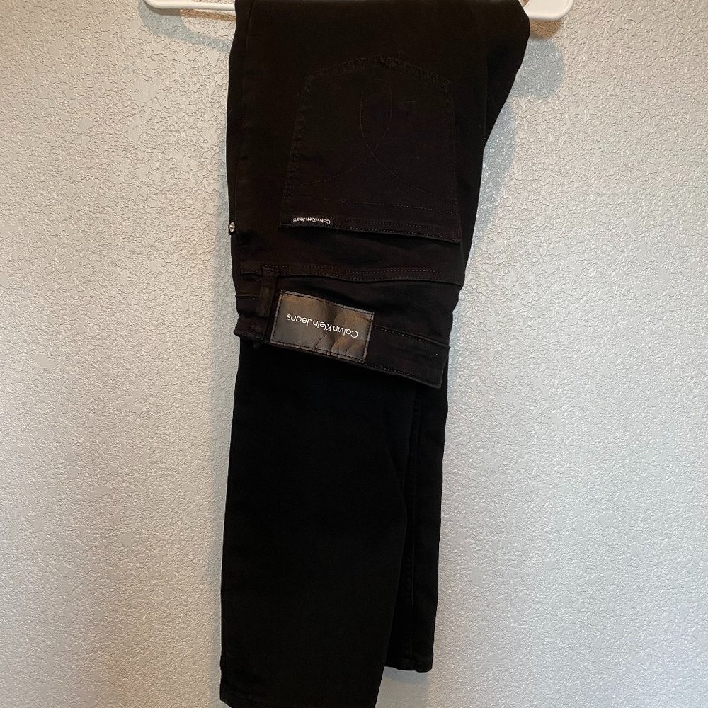 Calivin Klein Jeans  Forever Black Style: 40ZB708  32 Waist x 32 Length  Slim